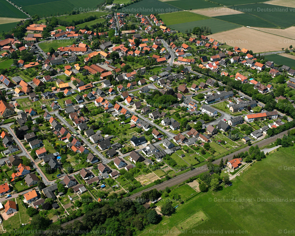 2638241 | DöRNTEN 09.06.2006 Wohngebiet einer Einfamilienhaus- Siedlung  in Dörnten im Bundesland Niedersachsen, Deutschland // Single-family residential area of settlement  in Dörnten in the state Lower Saxony, Germany Foto: Gerhard Launer
