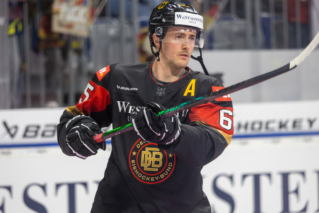 Eishockey-Länderspiel Deutschland gegen USA in Mannheim (letztes Vorbereitungsspiel vor der WM in der Schweiz) | Eishockey-Länderspiel Deutschland gegen USA in Mannheim (letztes Vorbereitungsspiel vor der WM in der Schweiz)***Marc Michaelis (65, Deutschland) beim Warm-Up - Realisiert mit Pictrs.com