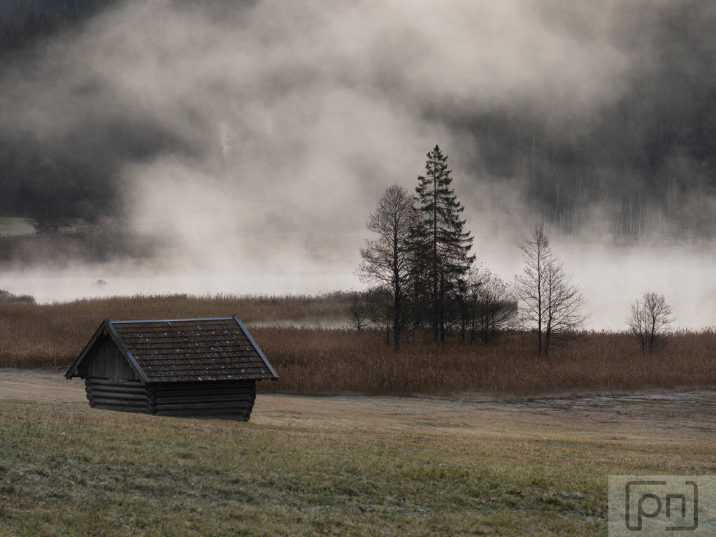 Mit seiner Moorlandschaft und den Bergspitzen im Hintergrund, fast wie im Bilderbuch. | <!-- Meta-Title & Meta-Description für deine SEO-Plugins (z. B. Yoast SEO) --><title>Städtefotografie Berlin | Urban & Architektur Bilder</title><meta name="description" content="Stimmungsvolle Städtefotografie aus Berlin & weltweit. Architektur, Urban L