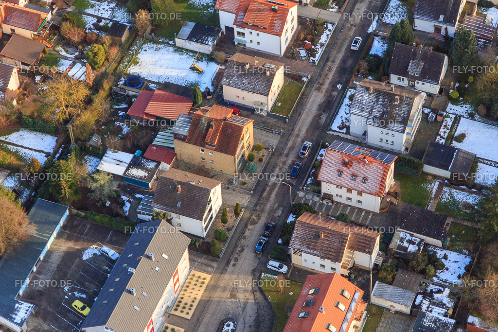 Elsässer Straße im Winter bei Schnee | Luftbild: Elsässer Straße im Winter bei Schnee in Kandel im Bundesland Rheinland-Pfalz in Deutschland. Foto: IMG_096301.jpg vom 15.01.2017 durch Werner Riehm/FLY-FOTO.de - Realisiert mit Pictrs.com