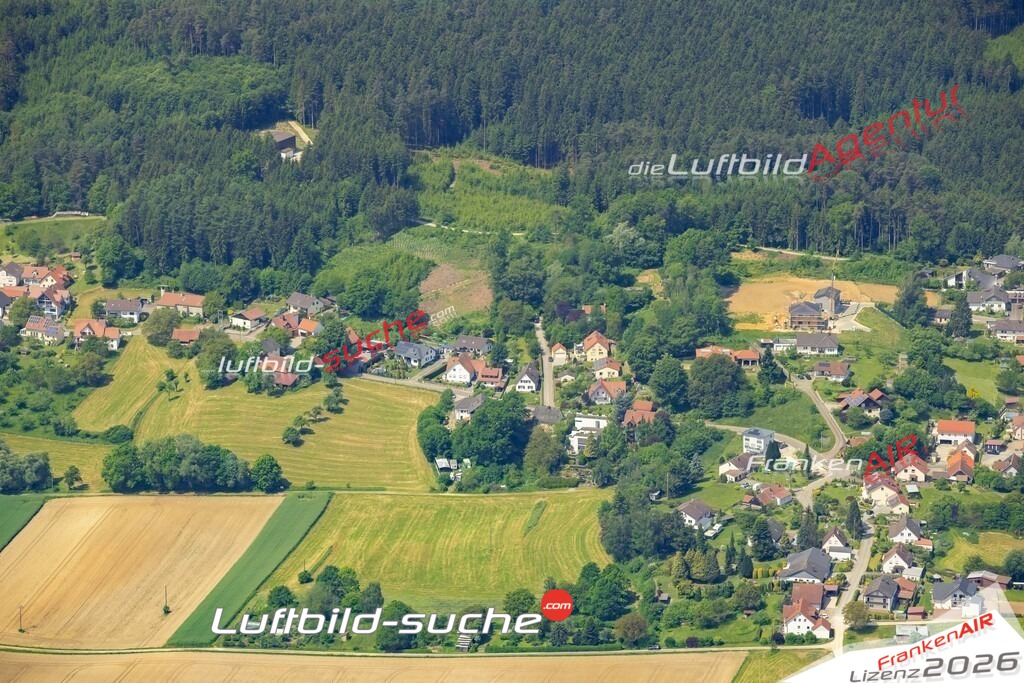 Das Luftbild zeigt Schönleiten Petersdorf - Die Luftaufnahme wurde 2023 vom UL-Flugzeug aus erstellt ( keine Drohne ) - Hochauflösende Luftaufnahme - Für grossformatige Ausdrucke geeignet. Die Geschenkidee !Mit Lizenz und Bildrechte bestellbar