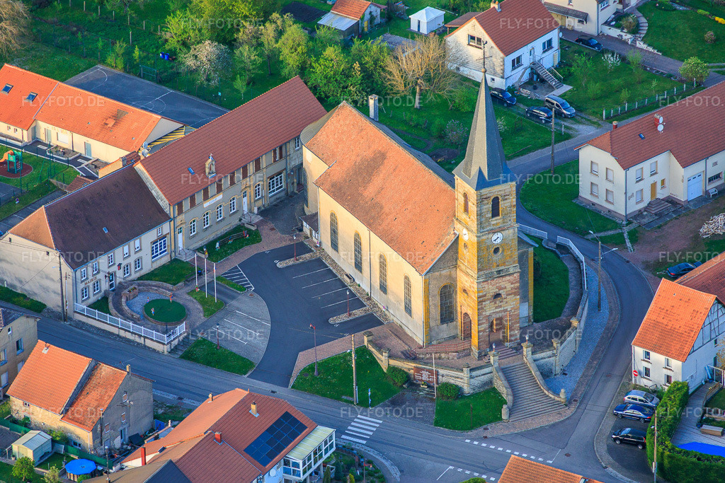 Luftbild: Kirche und Mairie De Leyviller in Leyweiler im Bundesland Moselle in Frankreich.Foto: IMG_154364.jpg vom 17.04.2026 durch Werner Riehm/FLY-FOTO.deAuflösung des Originals: 5710 x 3807 pxMairie de Leyviller – Site officiel de la commune