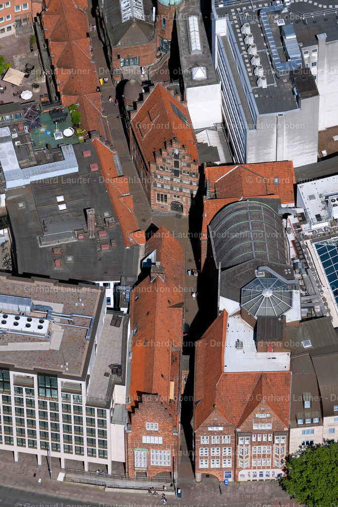 4029827 | BREMEN 01.06.2020 Altstadtbereich und Innenstadtzentrum mit historischen Gebäuden in der Böttcherstraße im Ortsteil Altstadt in Bremen, Deutschland. // Old Town area and city center with historischen Gebaeuden in the Boettcherstrasse in the district Altstadt in Bremen, Germany. Foto: Gerhard Launer