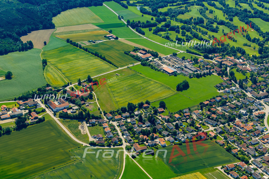 egmating-luftbild-2022-4322 | Aktuelles Luftbild von  Egmating - Die Luftaufnahme wurde 2022 mittels UL-Flugzeug erstellt ( keine Drohne ) - hochauflösende Kamera-Systeme von  Canon -
Beste Qualität - Für grossformatige Ausdrucke geeignet. Die Geschenkidee !