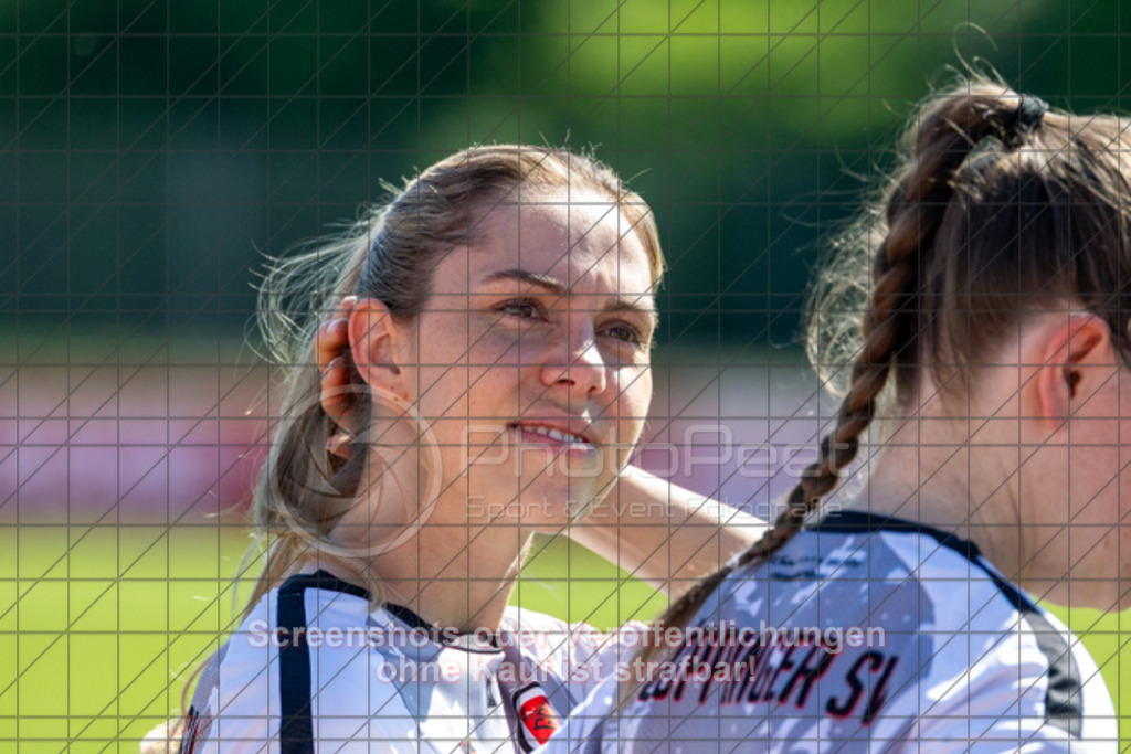 20250501_102733_0007 | #,1.FC Donzdorf II (rot) vs.1.Göppinger SV (weiß), Fussball, Frauen-Bezirkspokal Halbfinale Saison 2024/2025, Rasenplatz Lautertal Stadion, Süßener Straße 16, 73072 Donzdorf, 01.05.2025 - 10:30 Uhr,Foto: PhotoPeet-Sportfotografie/Peter Harich