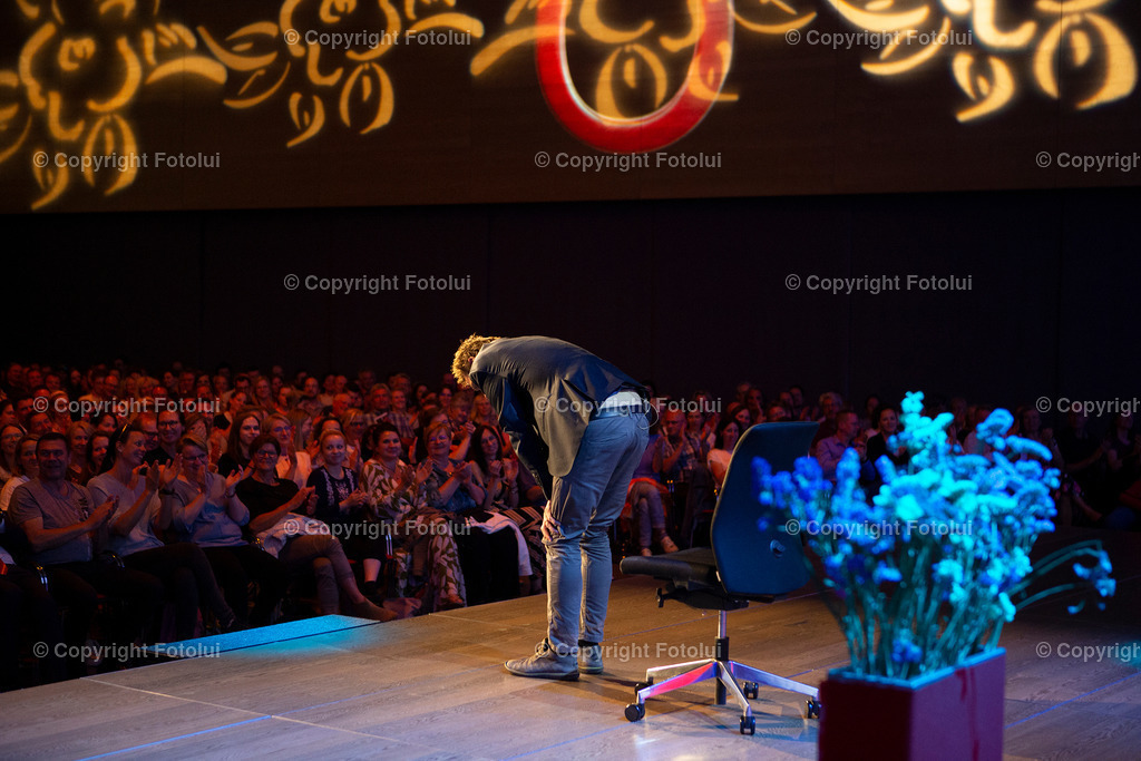 OBERBANK_29 | EIN DANK AN DIE PFLEGEKRAEFTE KABARETT MIT KLAUS ECKEL 02.06.2022 OBERBANK DONAU-FORUM LINZ IM BILD: KLAUS ECKEL. FOTO:FOTOLUI/OBERBANK