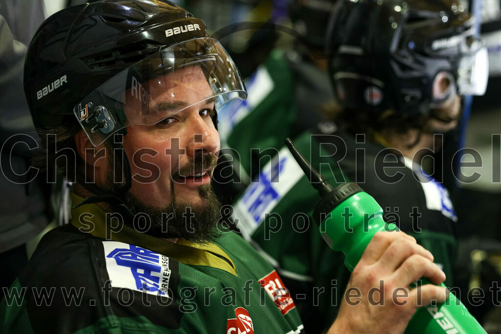 2022-10-30_043_TSV_Erding_gegen_ESC_Riverrats_Geretsried | Erding, Deutschland, 30.10.2022:
Eishockey, Bayernliga 2022 / 2023, 9. Spieltag, TSV Erding gegen ESC Riverrats Geretsried, Endergebnis: 3:5

Rudolf Lorenz (Erding Gladiators, #91)

Foto: Christian Riedel / fotografie-riedel.net