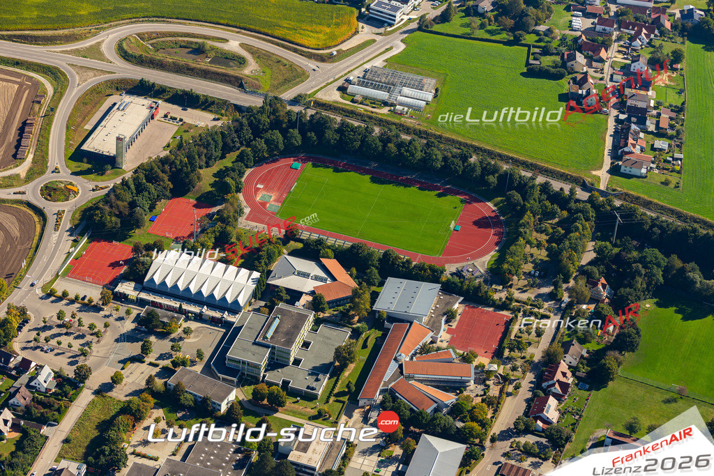 Das Luftbild der Stadt Aichach wurde 2021 vom Flugzeug heraus erstellt (keine Drohne) Aufnahmehöhe ca.450 Meter- hohe Bildauflösung und Druck-Qualität garantiert!