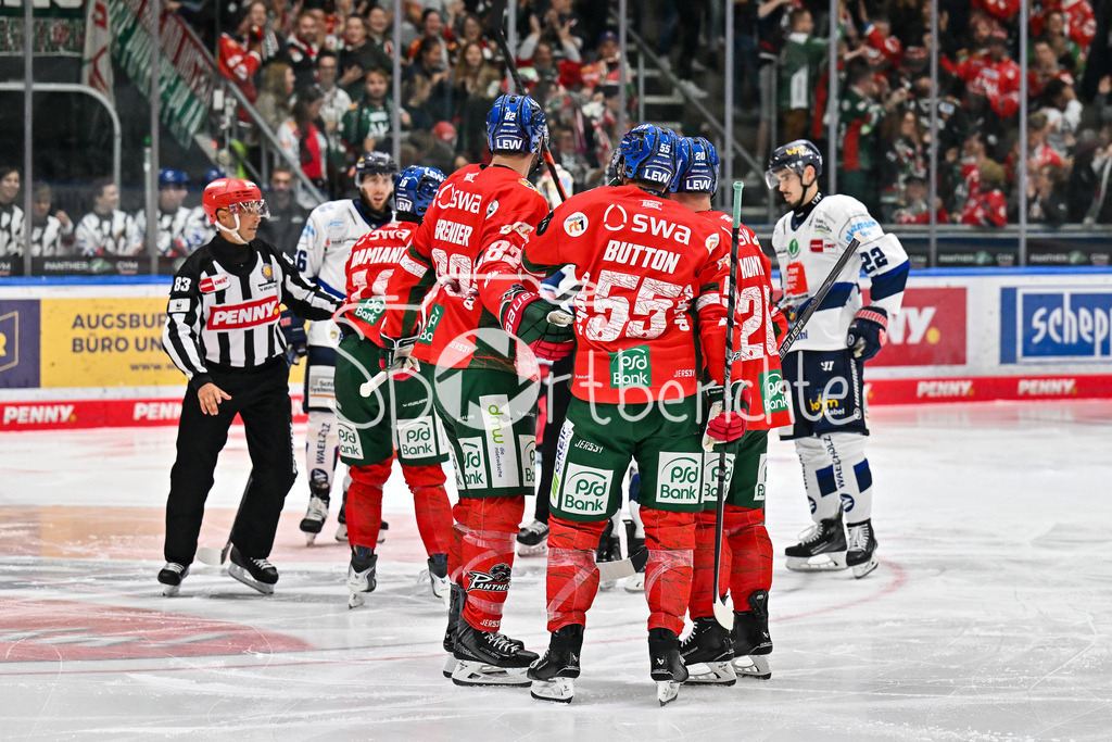 Augsburger Panther - Iserlohn Roosters | Jubel der Panther nach dem Treffer zum 3-1 durch Cody KUNYK (Augsburger Panther #20) / Tor / Torschuetze / Freude / Happy / Penny DEL: Augsburger Panther - Iserlohn Roosters; Curt Frenzel Stadion am 21.09.2025