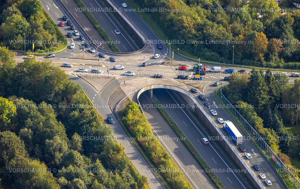 Kreuztal230911656 | Luftbild, Straßenverkehrskreuzung Heestraße mit Unterführung Hüttentalstraße Bundesstraße B54, Buschhütten, Kreuztal, Siegerland, Nordrhein-Westfalen, Deutschland