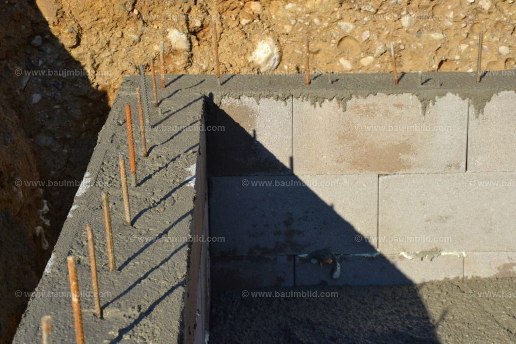 bib-lg07-mauerarbeiten-0100 | Nach LV-Leistungsgruppen sortierte Detailfotos über den Bau eines Hauses. Alle Hausbau-Bilder direkt vom Urheber und Autor der Website Haus-Selber-Bauen.com