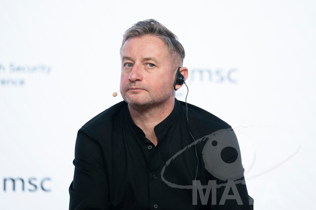 _DWA2745 | Die MSC Security and Literature Series der Münchner Sicherheitskonferenz wird von der ZEIT mitveranstaltet und vom Literaturhaus München unterstützt. Am Donnerstag, 12. Februar (19-20 Uhr), spricht Autor Serhiy Zhadan aus Charkiw mit Chrystia Freeland, Sonderbeauftragte für den Wiederaufbau der Ukraine und ehemalige stellvertretende Premierministerin Kanadas, über die Zukunft der Ukraine - Realisiert mit Pictrs.com