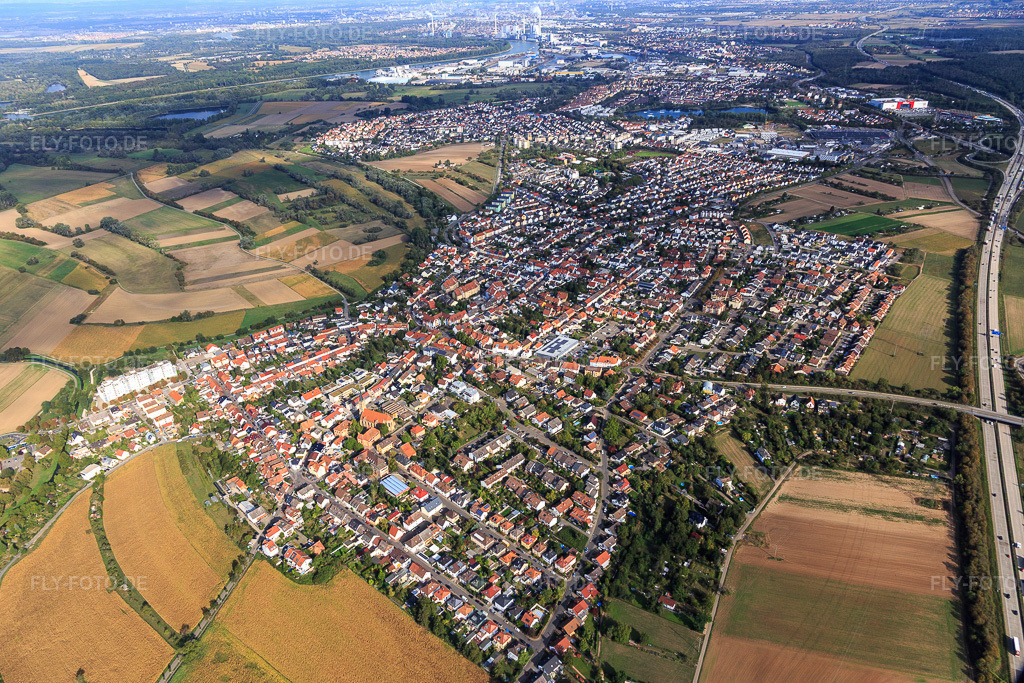Luftbild: Ortsansicht aus Süden an der A6 in Brühl im Bundesland Baden-Württemberg in Deutschland. Foto: IMG_122720.jpg vom 11.09.2020 durch Werner Riehm/FLY-FOTO.de