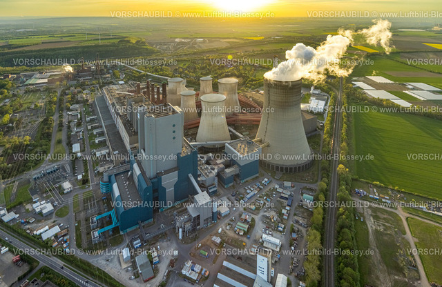 Bergheim240403841RWE-KraftwerkNiederaussem | Luftbild, BraunkohlenKraftwerk Niederaußem, Kraftwerksstandort der RWE Power AG, Kühltürme und Rauchwolken, Fernsicht, Bergheim, Rheinland, Nordrhein-Westfalen, Deutschland