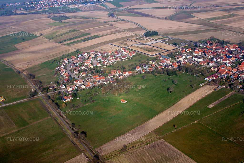 Aerial view: View of the town in Schwabwiller in the state Bas-Rhin, France.Photo: IMG_62745.jpg taken on 03/09/2014 by Werner Riehm/FLY-FOTO.comResolution of the original: 4752 x 3168 px