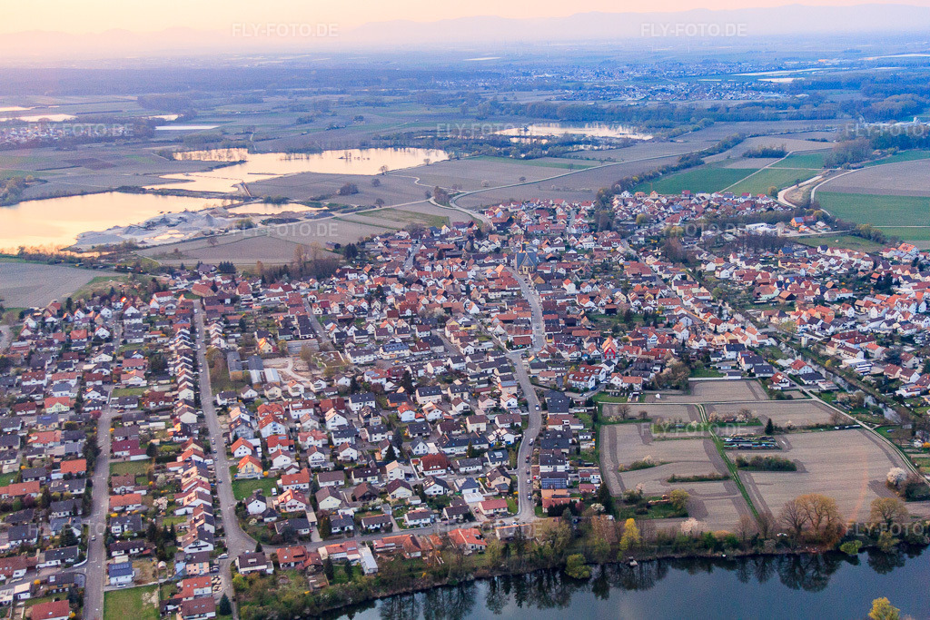 Luftbild: Dorfansicht aus Südosten in Leimersheim im Bundesland Rheinland-Pfalz in Deutschland. Foto: IMG_63534.jpg vom 28.03.2014 durch Werner Riehm/FLY-FOTO.de