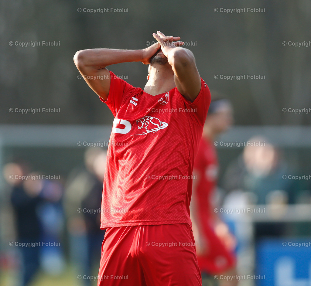 A_LUI_22032025_26 | SPORT,FUSSBALL,REGIONALLIGA MITTE ASKOE OEDT-HERTHA WELS 22.03.2025 IM BILD: VALDIR HENRIQUE KANNS NICHT FASSEN ER TRIFFT NUR DIE QUERLATTE  (OEDT) UND ALEXANDER MAYER (WELS) FOTO:FOTOLUI