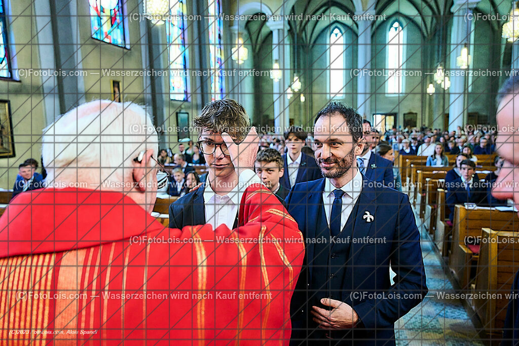 ALP2419_Pfarrfirmung Wieselburg_Sakrament der Firmung | (C)FotoLois.com, Alois Spandl, Pfarrfirmung in Wieselburg mit Firmspender Eduard Gruber (ehemaliger Generalvikar der Diözese St. Pölten), Sa 3. Juni 2023.