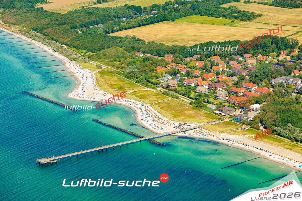 Bild der Stadt Wustrow - Die Luftaufnahme wurde 2025 vom UL-Flugzeug heraus erstellt ( keine Drohne ) - Hochauflösende Luftaufnahme - für professionelle Ausdrucke geeignet. Die Geschenkidee !Hier alle&nbsp;Infos zur Lizenzierung der LuftaufnahmeWir fliegen auch dieses Jahr wieder in Ihre Region um Luftbilder zu erstellen.- Luftbild anfragen