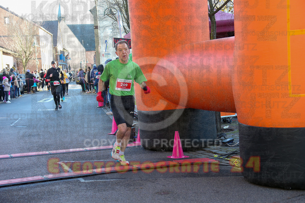 241201_1224_EX1_1970 | Sportfotografie im Rhein-Sieg Kreis, Köln, Bonn, NRW, Rheinland Pfalz, Hessen, etc. Unser Tätigkeitsfeld umfasst den Laufsport vom Volkslauf über den Marathon, Duathlon, Triathon bis zum Ultralauf wie Kölnpfad Ultra oder Schindertrail.