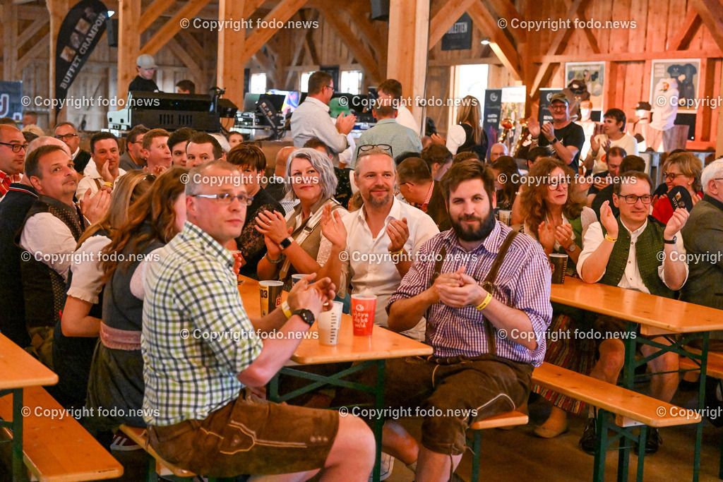 Boehmischer Fruehling_ Festival 2023_ 05.05.2023-25 | 05.05.2023, Ort im Innkreis, AUT, Boehmischer Fruehling, Festival 2023, im Bild Besucher im Stadl