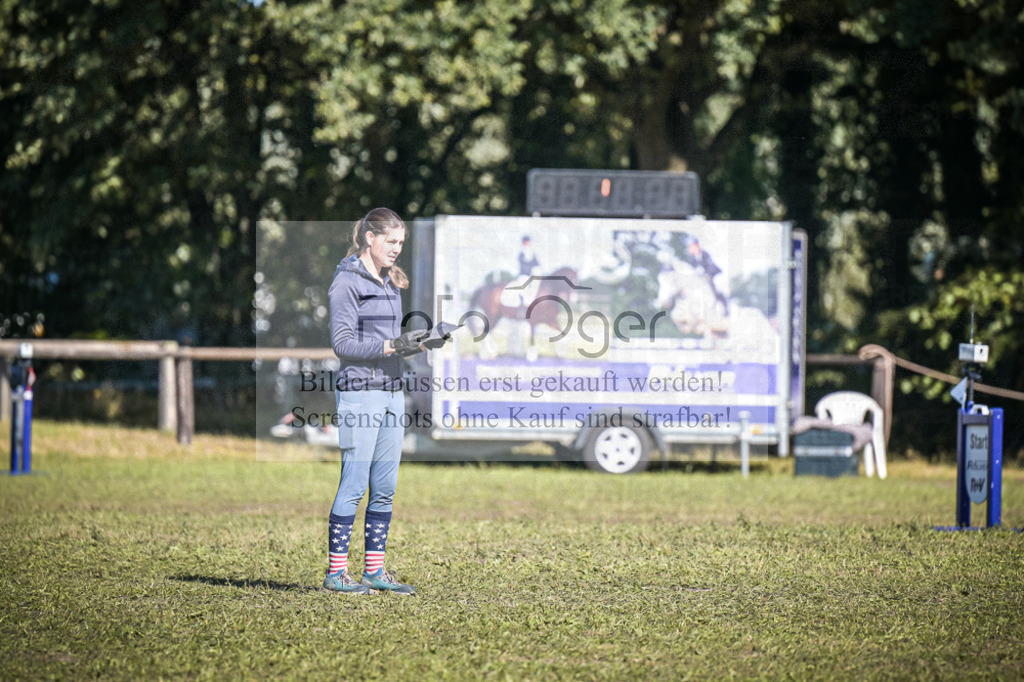 DOS_0022 | Entdecke hochwertige Reitturnierfotos von Foto Oger. Professionell, emotional und authentisch – jetzt Lieblingsmomente im Shop bestellen.Deutschlandweite Turnierfotografie. - Realisiert mit Pictrs.com