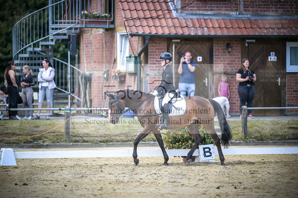 DOS_6344 | Entdecke hochwertige Reitturnierfotos von Foto Oger. Professionell, emotional und authentisch – jetzt Lieblingsmomente im Shop bestellen. - Realisiert mit Pictrs.com