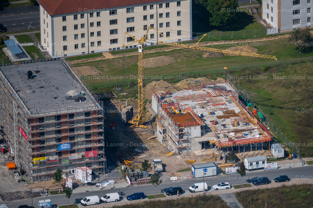 4050641 | WüRZBURG 01.09.2021 Baustelle zum Neubau eines Büro- und Geschäftshauses an der John-Skilton-Straße im Ortsteil Frauenland in Würzburg im Bundesland Bayern, Deutschland. Weiterführende Informationen bei: Fuchs Gerüstbau GmbH,  dechant hoch- und ingenieurbau gmbh. // Construction site to build a new office and commercial building on John-Skilton-Strasse in the district Frauenland in Wuerzburg in the state Bavaria, Germany. Further information at: Fuchs Geruestbau GmbH,  dechant hoch- und ingenieurbau gmbh. Foto: Gerhard Launer