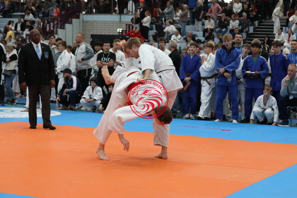 1J7A3042 | Fotos vom Adler Cup - Pictures from Adler Cup

Hier findet Ihr alle Eindrücke und großen Momente der Adler Cup Wochenenden. Here you will find all impressions and great moments of the Adler Cup weekends. - Realisiert mit Pictrs.com