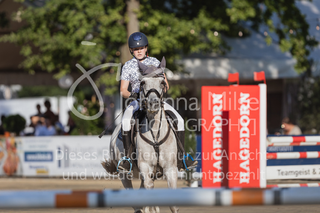 220825_Delbrueck_PonyTrophy-180 | Deine schönsten Turniermomente als professionelle Fotos! Entdecke hochwertige Pferdesport-Fotografie im Online-Shop. Jetzt Fotos finden & bestellen!