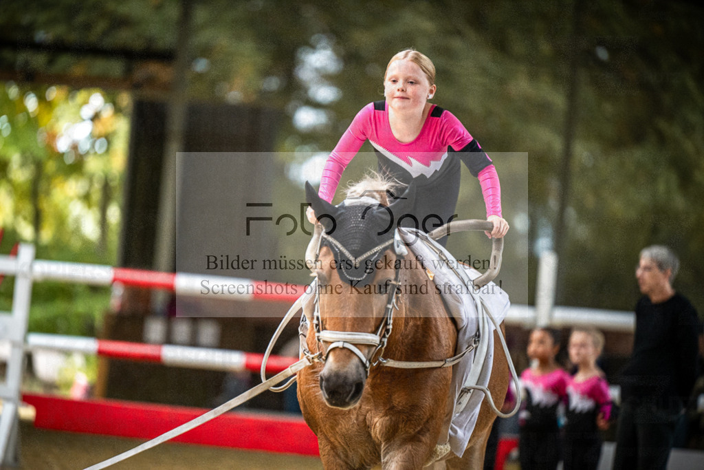 DOS_0056 | Entdecke hochwertige Reitturnierfotos von Foto Oger. Professionell, emotional und authentisch – jetzt Lieblingsmomente im Shop bestellen.Deutschlandweite Turnierfotografie. - Realisiert mit Pictrs.com