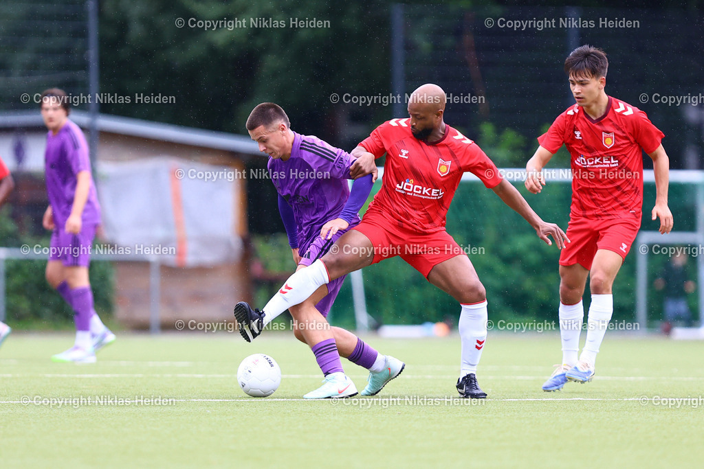 NH_HEBC_HT16_OberligaHamburg_03082025 | #5 Semir Demirovic (HEBC), #19 Leonel Varela Monteiro (HT 16)Fußball I Herren I Gamesright Oberliga Hamburg I Saison 2025-2026  I 2. Spieltag I HEBC - HT 16 I 03.08.2025 I Reinmüllerplatz