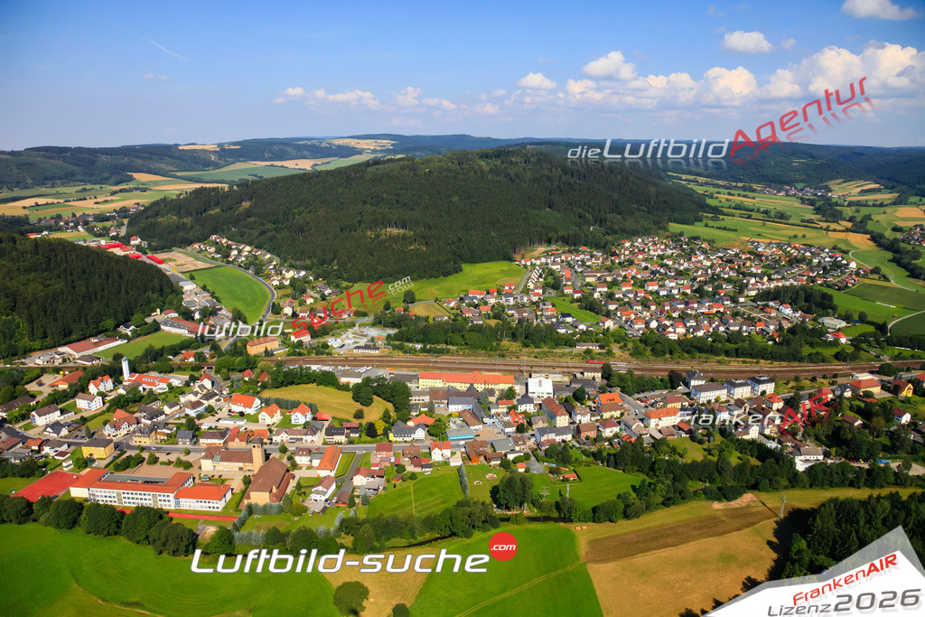 Die Luftaufnahme der Stadt Pressig wurde vom UL-Flugzeug heraus erstellt ( keine Drohne )- hohe Auflösung für beste Qualität