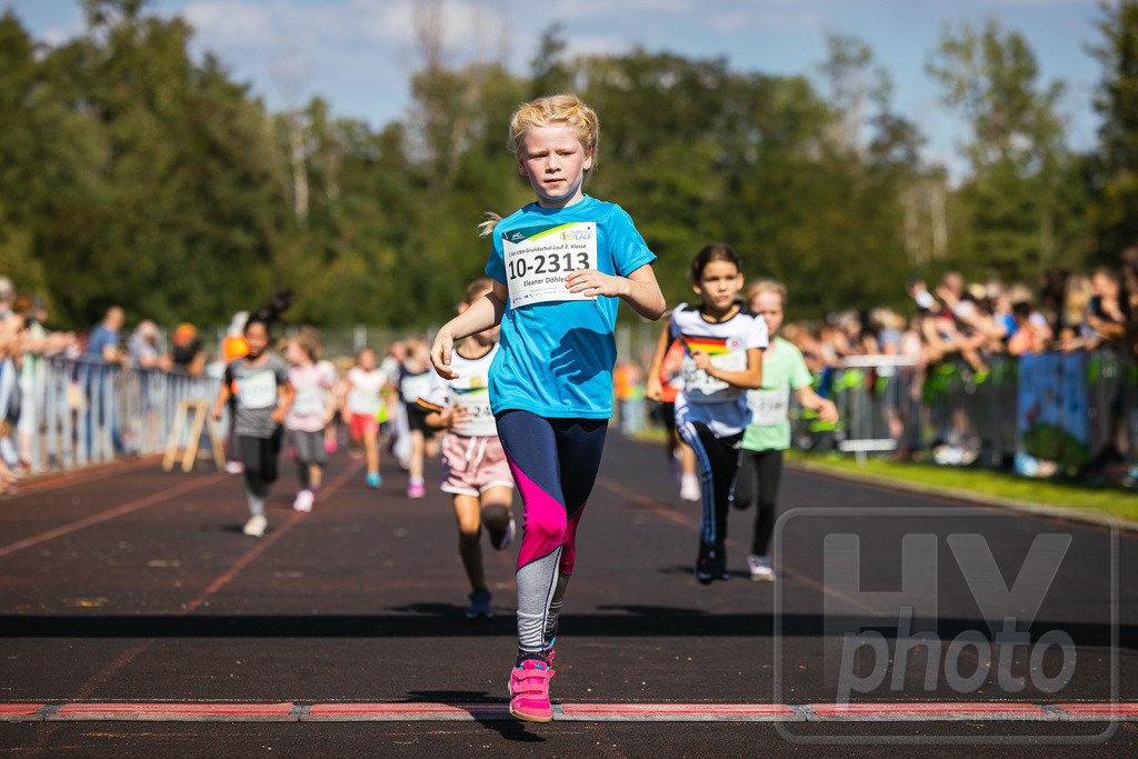 16. Hoywoj-CityLauf im Sportforum Hoyerswerda - 16.09.2023 | 1km VBH-Grundschul-Lauf 2. Klassen - Realisiert mit Pictrs.com
