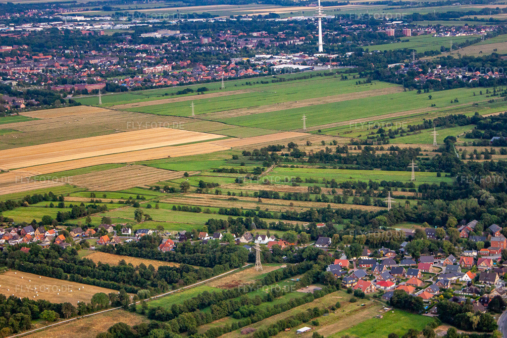 Luftbild: Ortsansicht von Nordwesten im Ortsteil Stickenbüttel in Cuxhaven im Bundesland Niedersachsen in Deutschland. Foto: IMG_70465.jpg vom 06.08.2014 durch Werner Riehm/FLY-FOTO.de