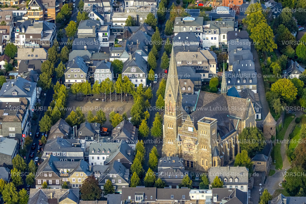Olpe230913383 | Luftbild, St. Martinus-Kirche und Marktplatz, Wohngebiet zwischen Winterbergstraße und Auf der Mauer, Olpe-Stadt, Olpe, Sauerland, Nordrhein-Westfalen, Deutschland