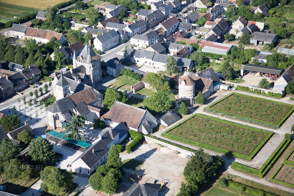 Vue aérienne: Vue de la ville à Talcy dans le département Loir et Cher, France. Photo: IMG_082218.jpg prise le 20/06/2015 par Werner Riehm/FLY-FOTO.eu – Résolution de l'original: 5472 x 3648 px