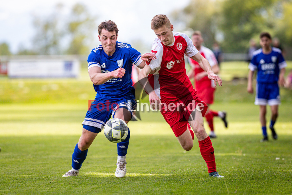 SV Raisting gegen SV Untermenzing | Fußball Herren Bezirksliga Oberbayern 2025/26 29. Spieltag, SV Raisting gegen SV Untermenzing, 20260510,Zweikampf,2026-05-10 in 82399 Raisting (Raiffeisen Arena Raisting, Wielenbacher Str. 52), Philipp SIMONIDES (SV Untermenzing 26), Lukas MATZ (SV Raisting 16)Copyright: WolfgangxLindner www.foto-lindner.de