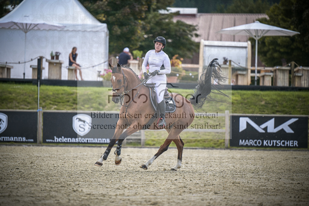 DOS_6969 | Entdecke hochwertige Reitturnierfotos von Foto Oger. Professionell, emotional und authentisch – jetzt Lieblingsmomente im Shop bestellen.Deutschlandweite Turnierfotografie. - Realisiert mit Pictrs.com