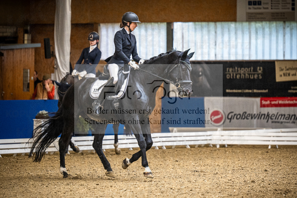 DOS_2754 | Entdecke hochwertige Reitturnierfotos von Foto Oger. Professionell, emotional und authentisch – jetzt Lieblingsmomente im Shop bestellen.Deutschlandweite Turnierfotografie. - Realisiert mit Pictrs.com