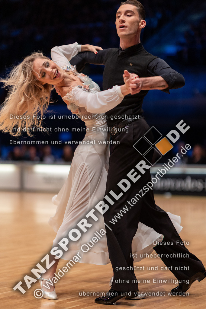 20221112-08882 | Hier finden Sie Tanz Bilder vom Latein und Standard Formationen tanzen. Sportbilder vom Tanzsport. Schöne Fotos und von Weltmeisterschaft, Europameisterschaft, Bundesliga, Regionalliga, Oberliga und Landesliga sowie von GOC Stuttgart, DanceComp, WM Bremen