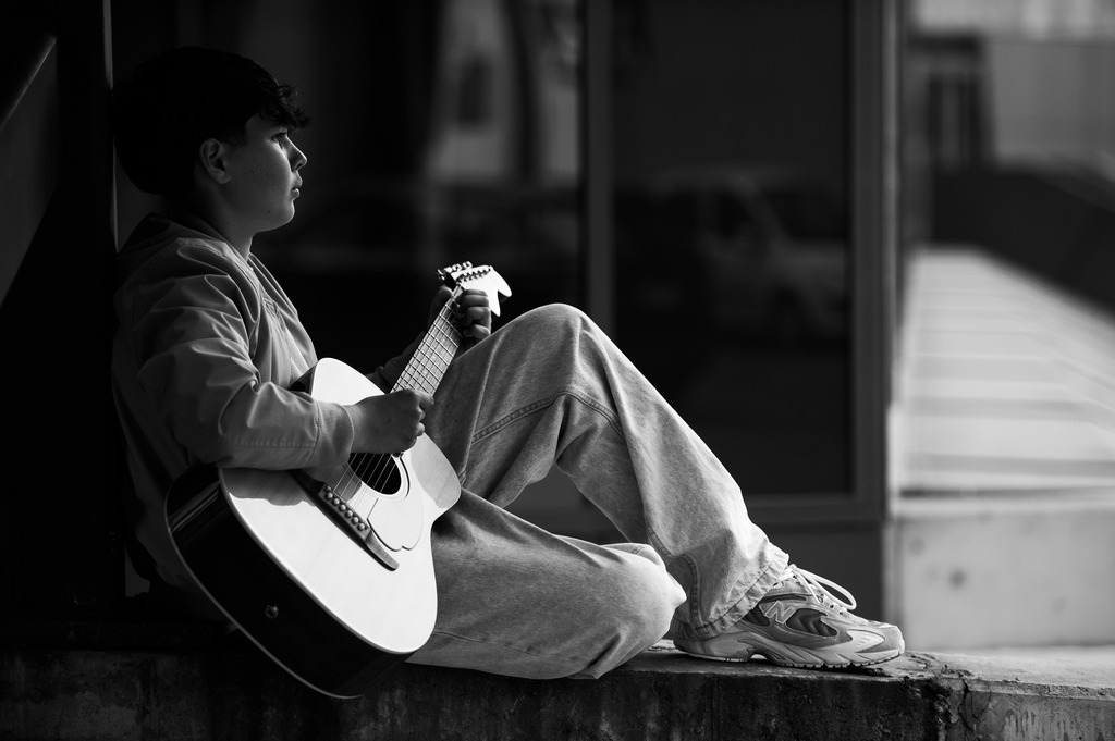 20250610-Louis-sw-30 | Mein Name ist Arkadius. Ich fotografiere Ihre Hochzeit in Frankfurt und im Umkreis von 200 km. Als Fotograf bin ich noch bekannt im Bereich Business- und Modefotografie.