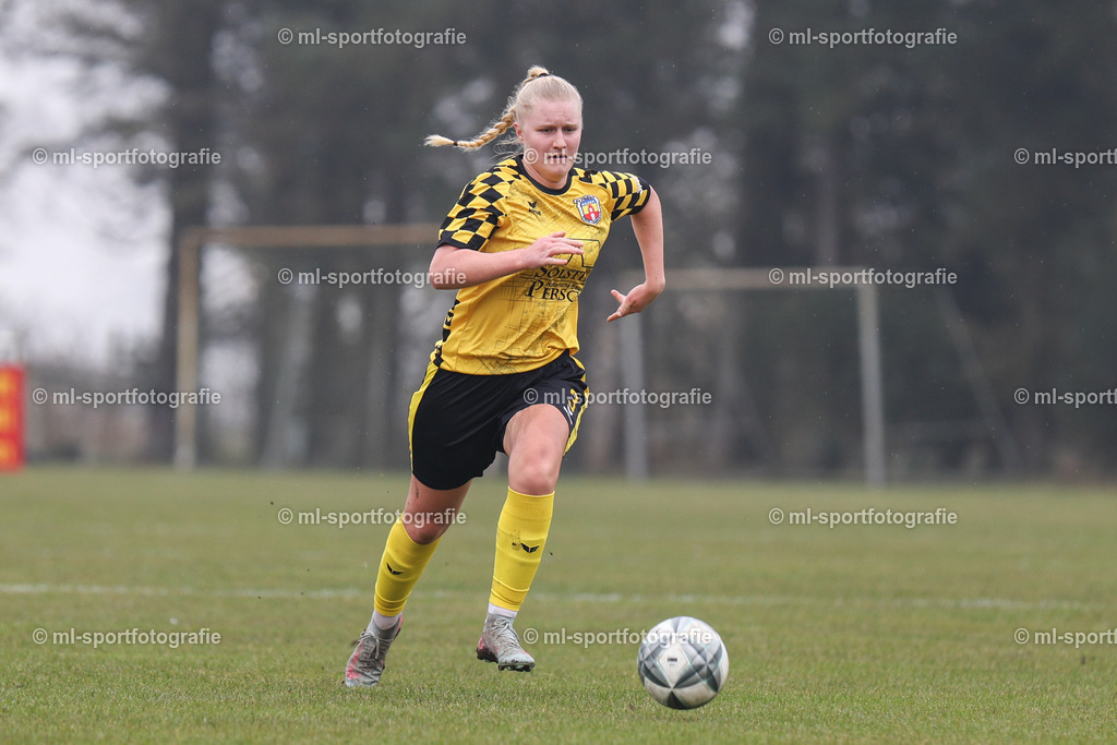 Fußball I Frauen I Saison 2025/2026 I Oberliga Schleswig-Holstein I 12. Spieltag I SV Frisia 03 Risum-Lindholm - Eichholzer SV | ml-sportfotografie - Realisiert mit Pictrs.com