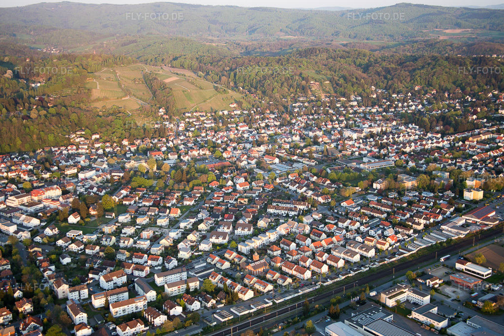 Luftbild: Ortsansicht von Nordwesten im Ortsteil Auerbach in Bensheim im Bundesland Hessen in Deutschland. Foto: IMG_077859.jpg vom 23.04.2015 durch Werner Riehm/FLY-FOTO.de