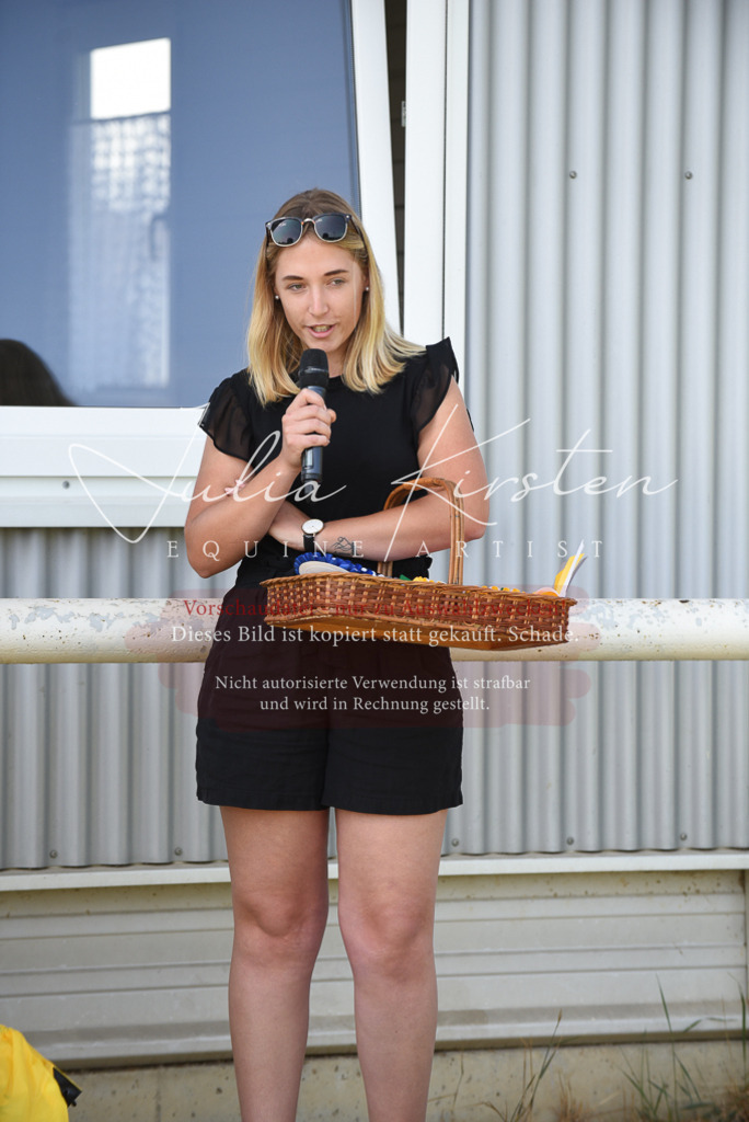 DSC_0105 | Pferde- und Turnierfotografie in Westsachsen. Pferdeportraits, Auftragszeichnungen und intuitive Kunst.