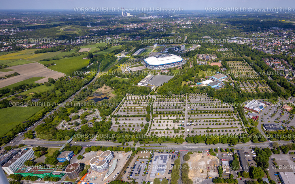 Gelsenkirchen230511042 | Luftbild, Veltins-Arena Bundesligastadion des FC Schalke 04 mit offenem Dach, Berger Feld, Erle, Gelsenkirchen, Ruhrgebiet, Nordrhein-Westfalen, Deutschland