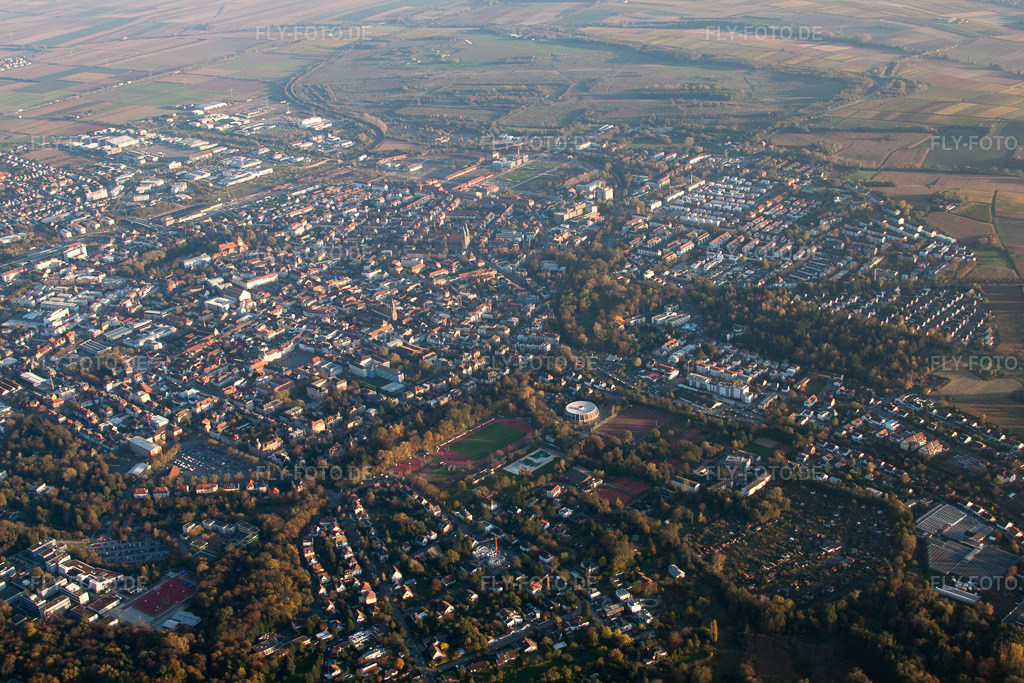 Luftbild: Landau von Nordwesten in Landau in der Pfalz im Bundesland Rheinland-Pfalz in Deutschland. Foto: IMG_60772.jpg vom 31.10.2013 durch Werner Riehm/FLY-FOTO.de