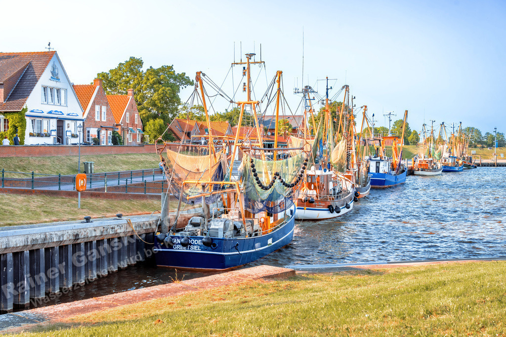 096 Greetsiel - 14-06-2023 -R Ganske | Onlineshop mit Bildern von Stränden, Häfen und Meer. Leinwände, Poster, Kalender und andere Materialien erhältlich. Kommerzielle Lizenzen möglich.  - Realisiert mit Pictrs.com
