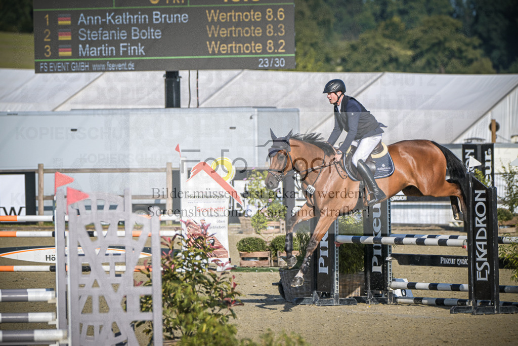 DOS_8640 | Entdecke hochwertige Reitturnierfotos von Foto Oger. Professionell, emotional und authentisch – jetzt Lieblingsmomente im Shop bestellen.Deutschlandweite Turnierfotografie. - Realisiert mit Pictrs.com