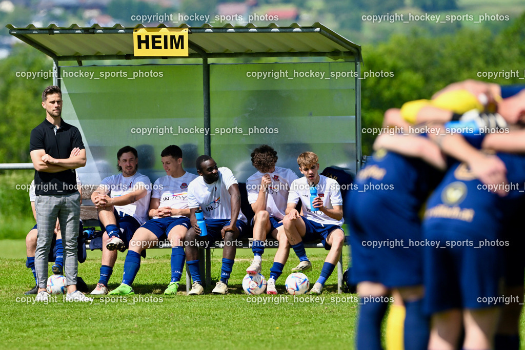 ATUS Velden vs. VST Völkermarkt | Headcoach ATUS Velden Marcel Günther Kuster, Spielerbank ATUS Velden, ATUS Velden vs. VST Völkermarkt, ATUS Velden vs. VST Völkermarkt am 30.05.2024 in St. Egyden (Sportpark St. Egyden), Austria, (Photo by Bernd Stefan)